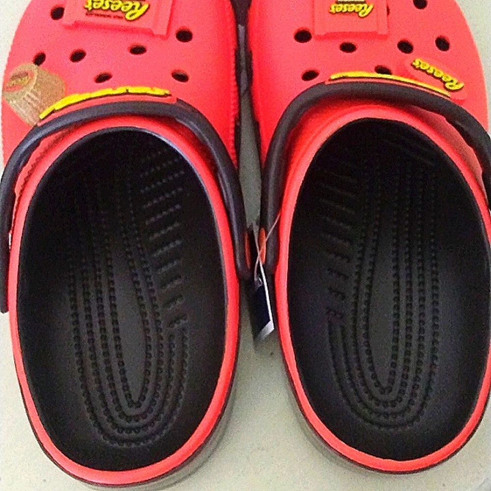 Let's Take a Bite! Crocs classic clog Hershey Reese's Orange Jr 5 EVA NWT No Box - Picture 9 of 13